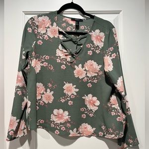 New with tags forever 21 floral blouse